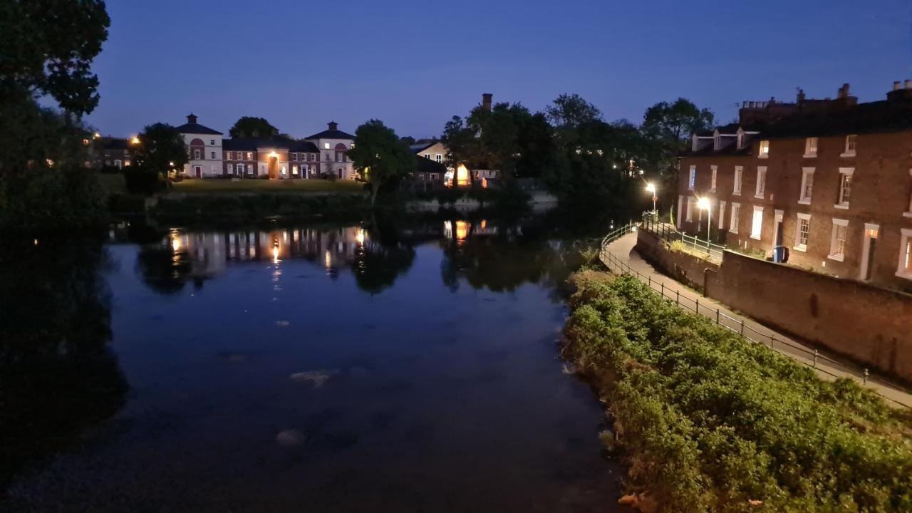 Boutique Shrewsbury Suites Exterior foto